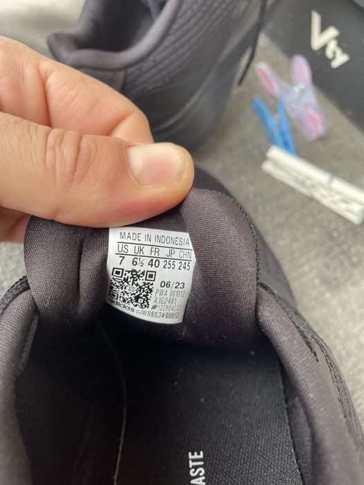 Обувки adidas новии