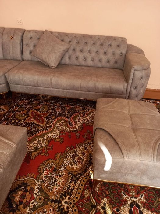 yaxshi sifatli ishonchli ishlab chiqaruvchining burchakli divan