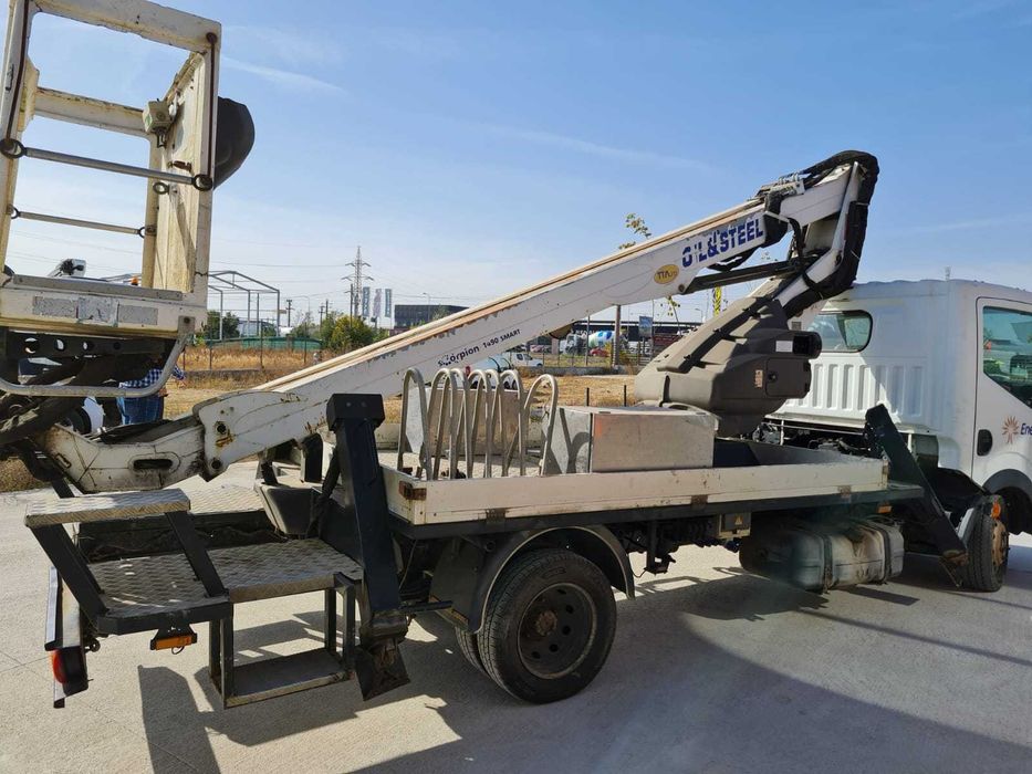 Nacela Nissan Cabstar utilaj functional (motor defect)