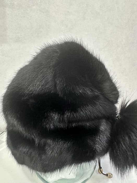 Продам норковую шапку цвет черный бриллиант