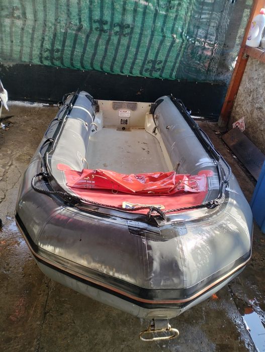 Barca rib cu motor 5cp
