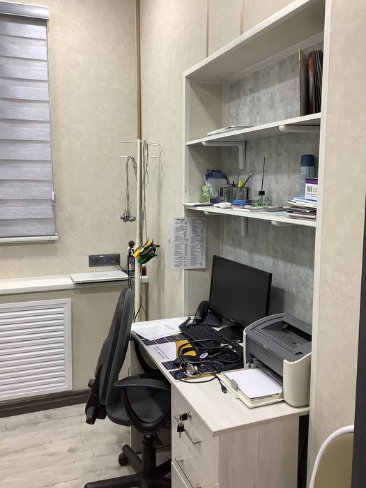 Действующая многопрофильная частная клиника. Первая линия.  Новза.