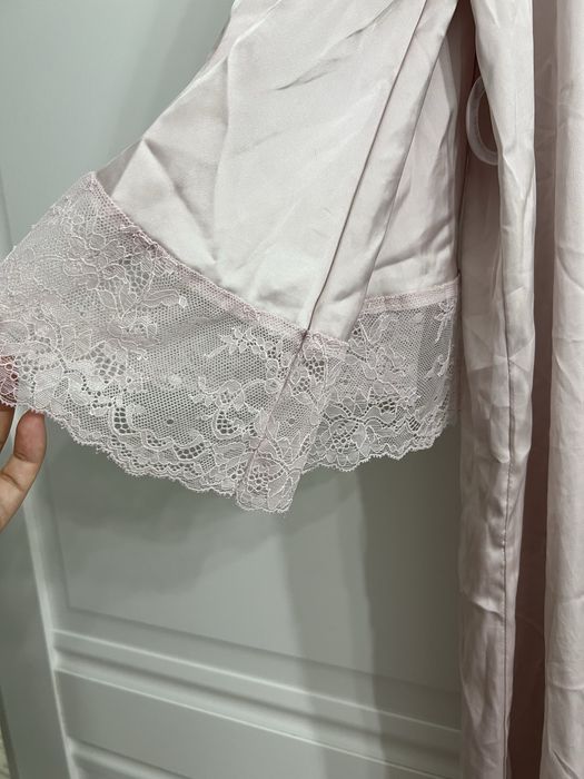 Атласный халат красивый