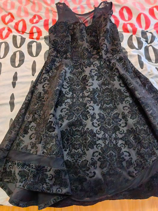 Рокля размер XS с орнаменти