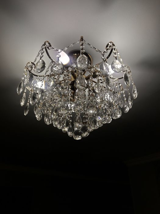 Стеклянная люстра