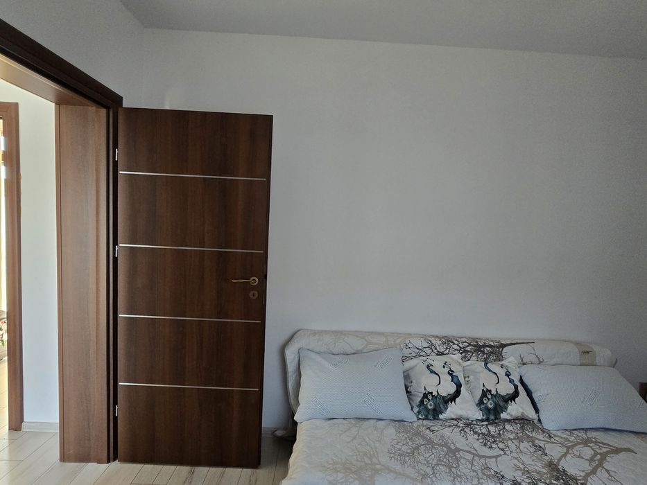 2 case cu teren  4871mp intravilan si livada