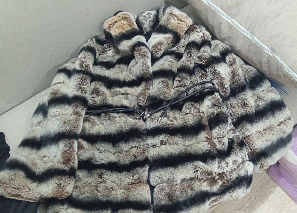 Продам женскую шубу