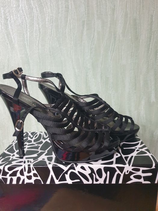 Продам басаножки 38 р Новые