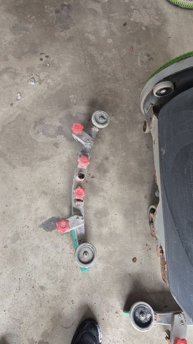 Машина за почистване на под