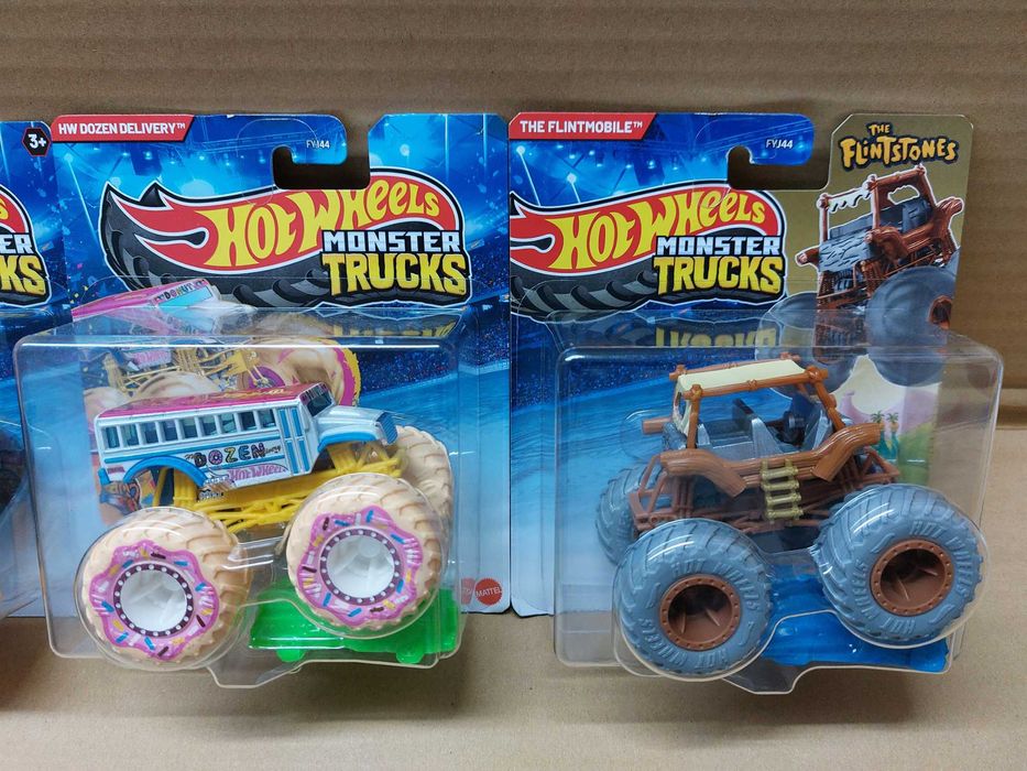 Колички Hot Wheels Monster Trucks / Color shifters / бъги - 15 модела