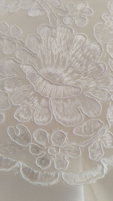 Официална бяла рокля