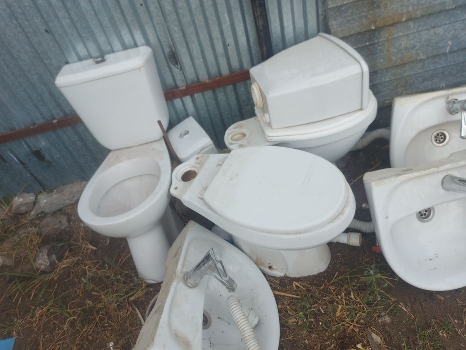 Продам унитазы раковины