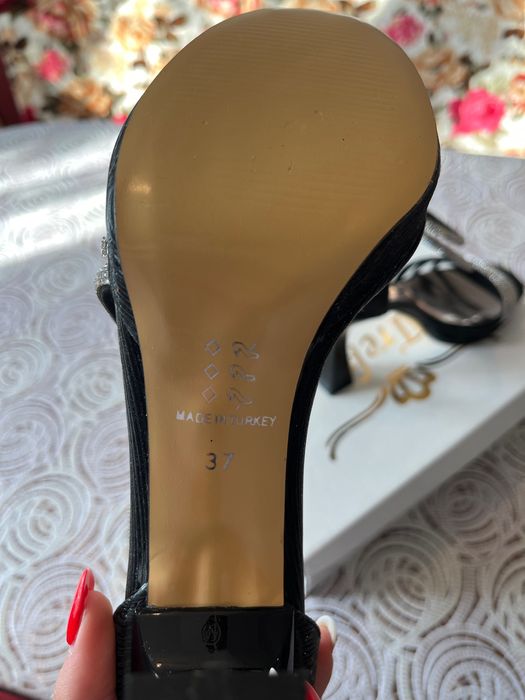 Дамски обувки на ток