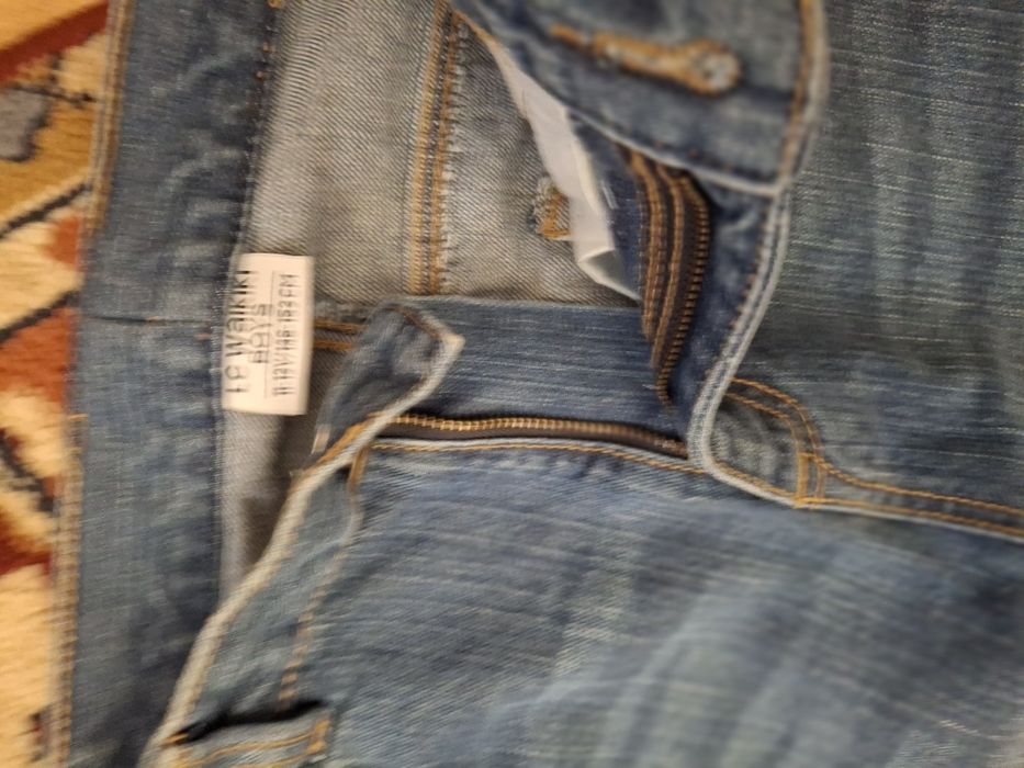 Продам  джинсы на мальчика