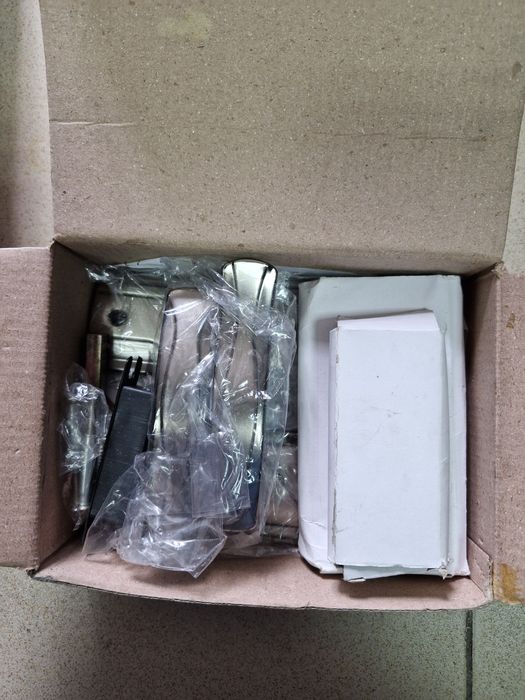 Продам ручки для двери новые.