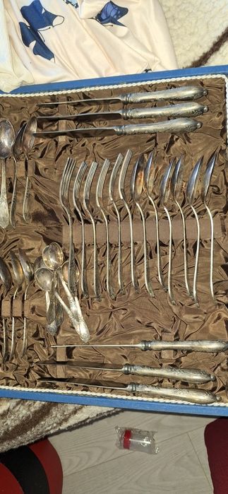 Vând tacamuri argint