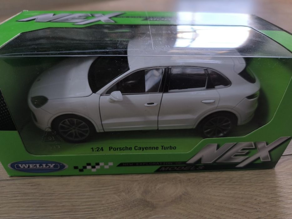 Метални коли в мащаб 1:24