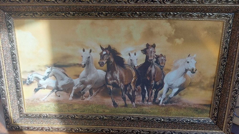 Продам картину лошадей