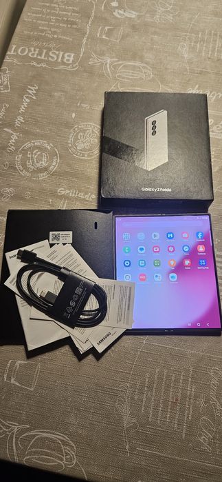 Samsung Z Fold 6 12 gb ram, 512 store 5G