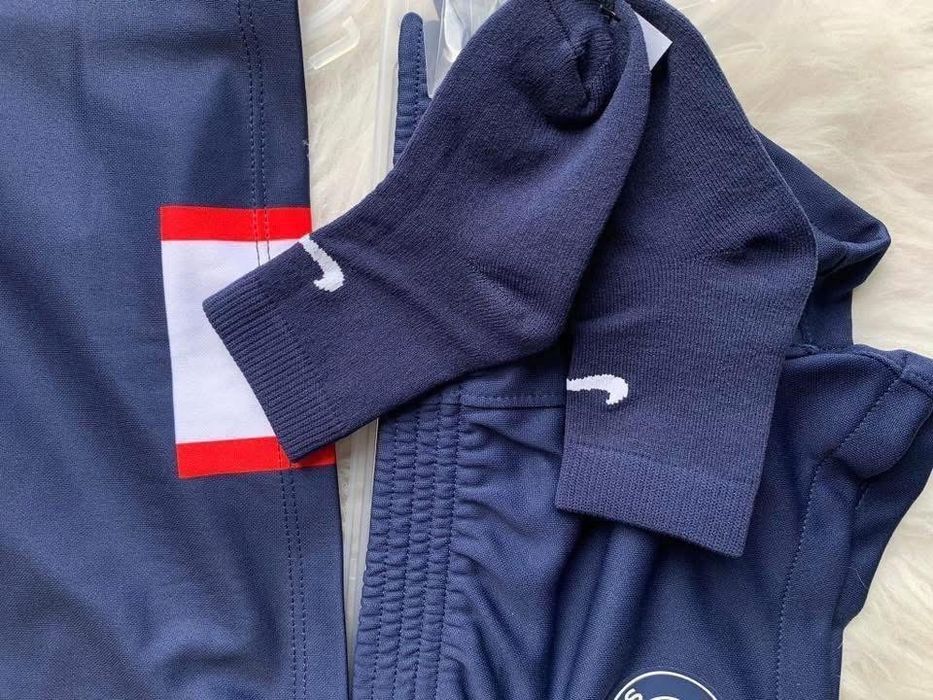 Nike x Paris Saint Germain FC