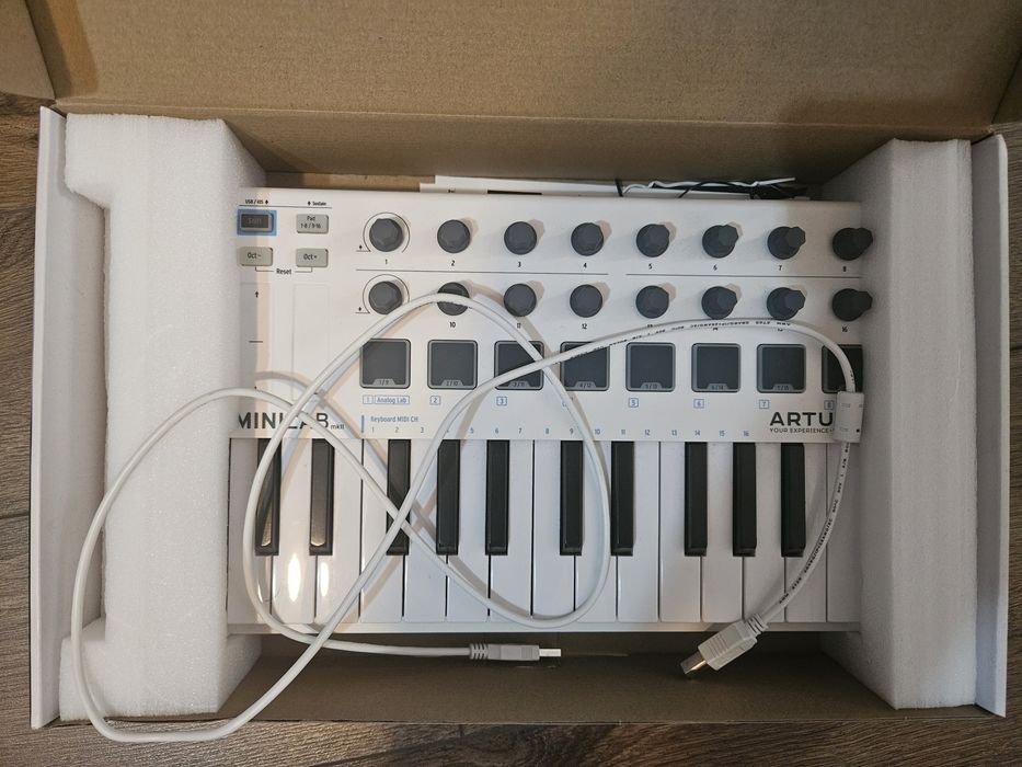 Arturia MiniLab MKII – Ca nou, cutie originală