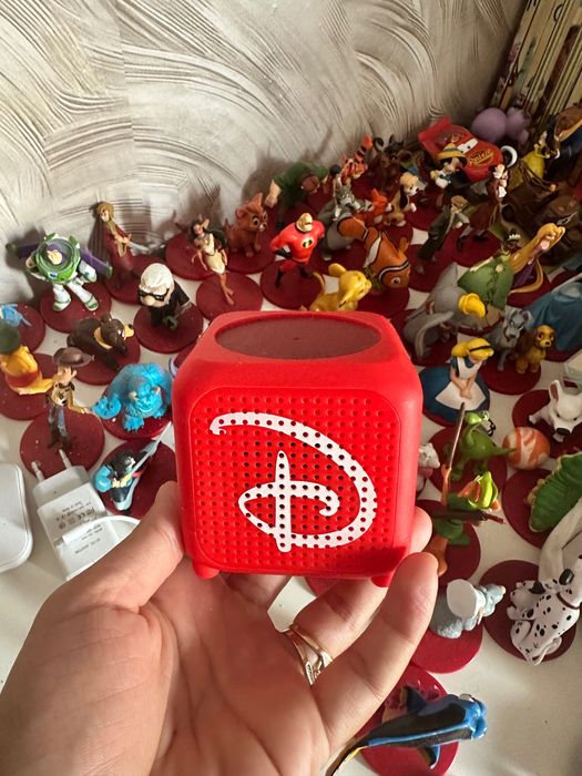 Продавам магически аудио книжки и Колонката с кабел и карта памет