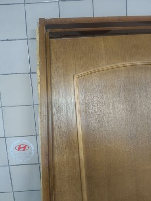 Продам дверь деревянную 0,8м * 2м б/у