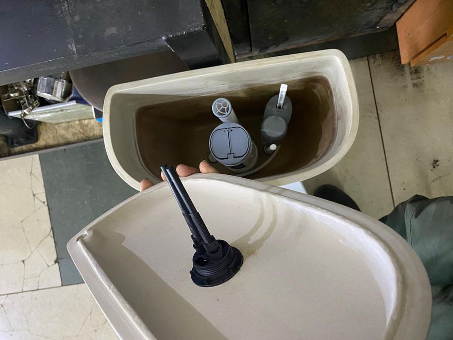 Продам унитаз в рабочем