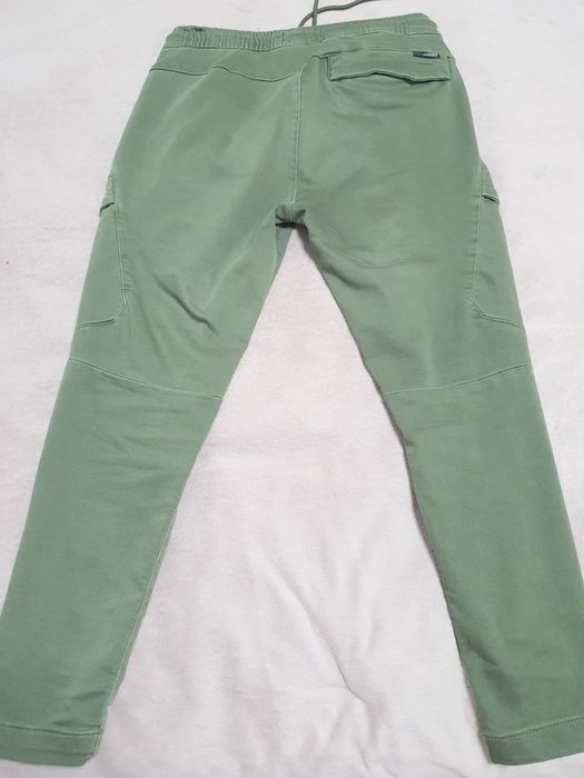 Pantaloni Pull&Bear, slim fit marimea M