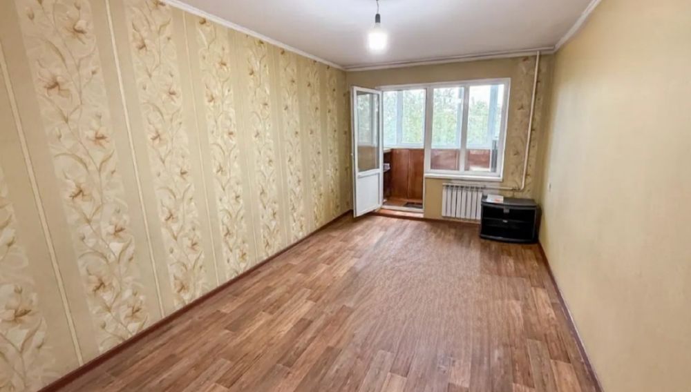 продам 2-х ком. 46кв. 4мкр. 4-этаж