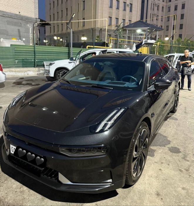 Продается Zeekr 001  черного цвета!