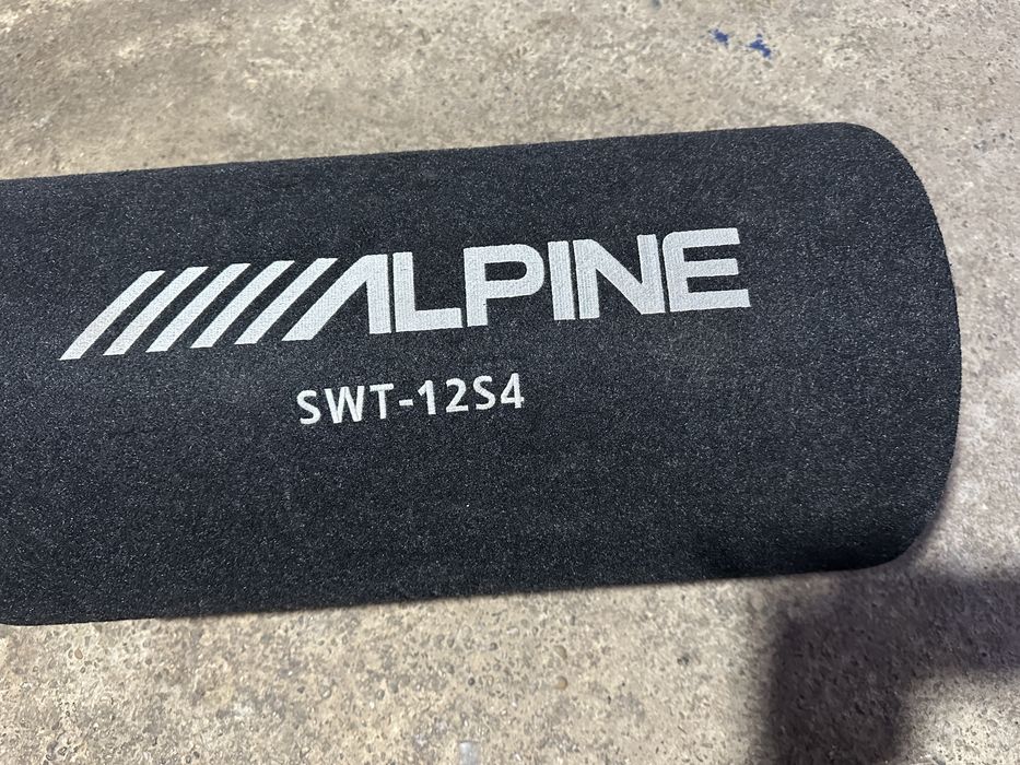 Subwoofer Alpine SWT-12S4 + amplificator InPhase PA1204