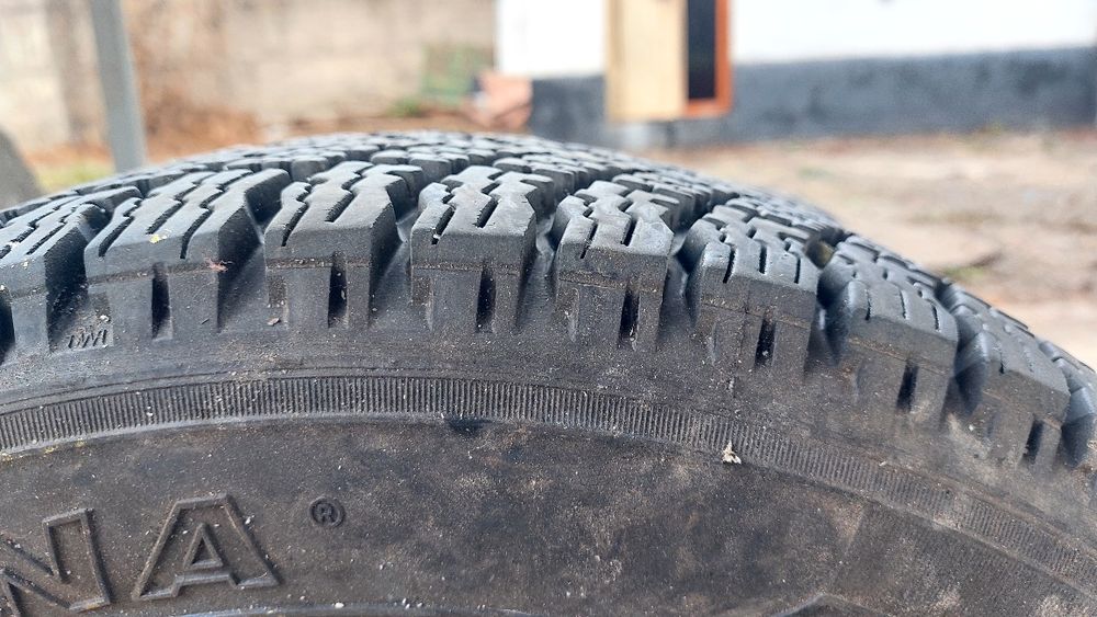 Комплект зимних шин в хорошем состоянииояний