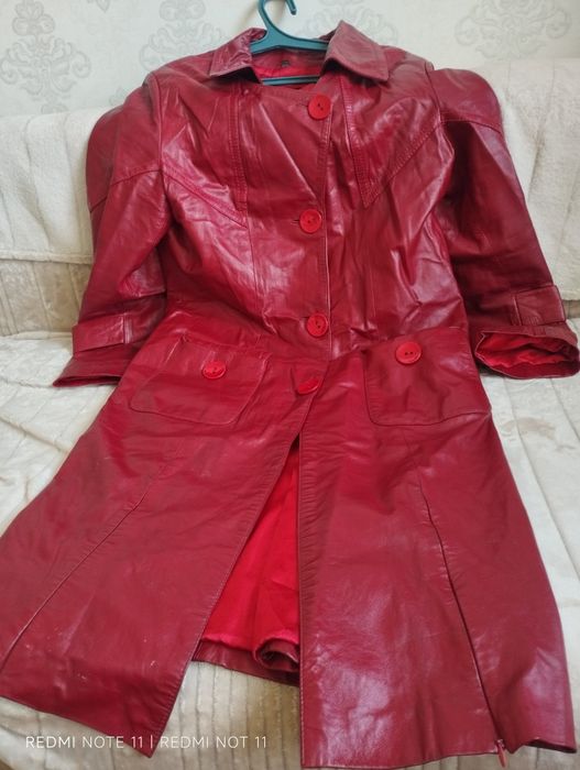 Продам Кожаный плащ Красный
