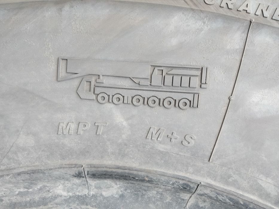 Шина на автокран 385/95R25
