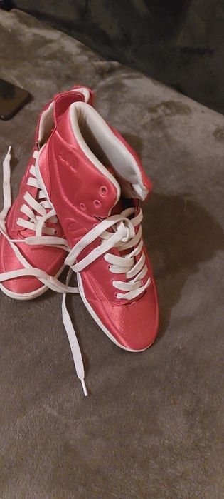 Âncălțăminte de vânzare