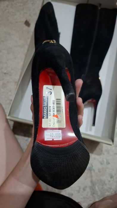 Продам сразу ДВЕ пары оригинальных сапогов всего за 15к тенге