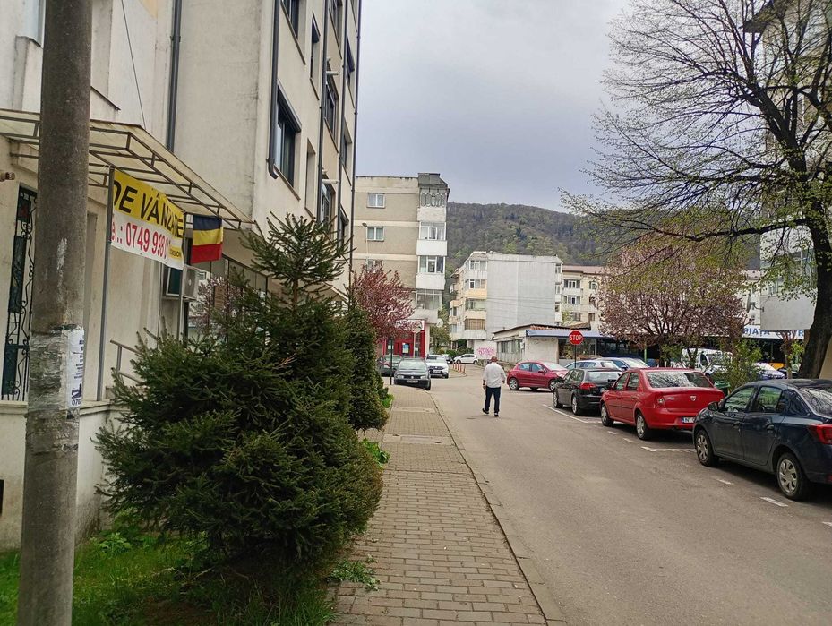 Spatiu comercial / Garsoniera, parter, intrare din exterior lângă Piata Bistrita