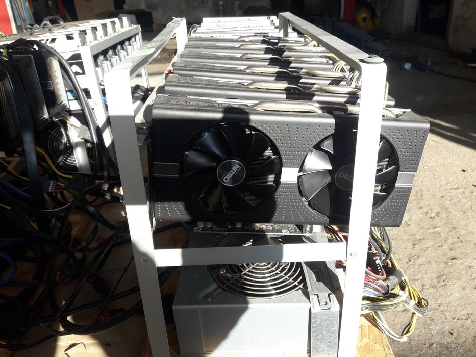 Продавам 4бр Майнинг ригове с по 6 Sapphirе Nitro