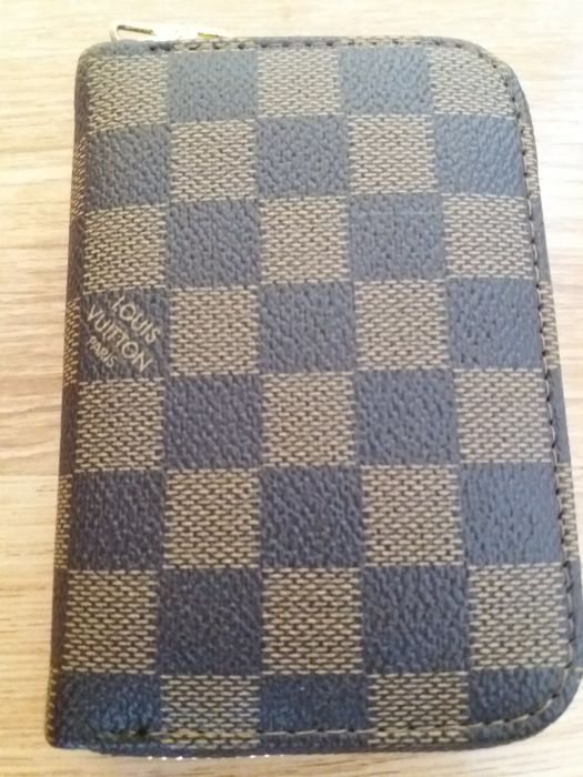 4 buc Portofel dama ,fete /portmoneu Puma,Louis Vuitton !