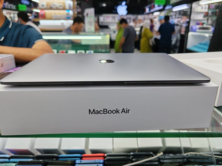MacBook Air M1 8/256 xolati yangidek garantiyasi bor