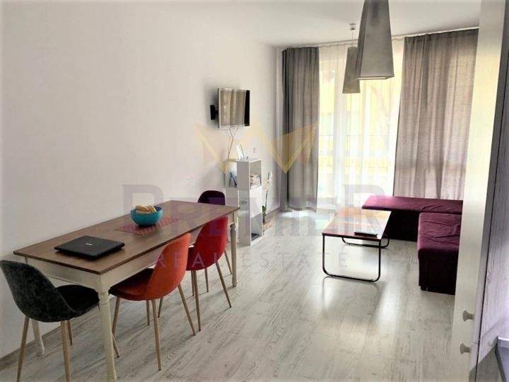 Дава се под наем Двустаен апартамент в Варна, Цветен квартал - 72 кв.м за 400 € - Снимка #2