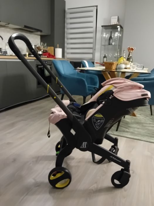 Vand carucior AT  Generatia noua de scaun auto  si carucior