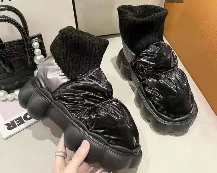 Новые, больше подходят подростку.