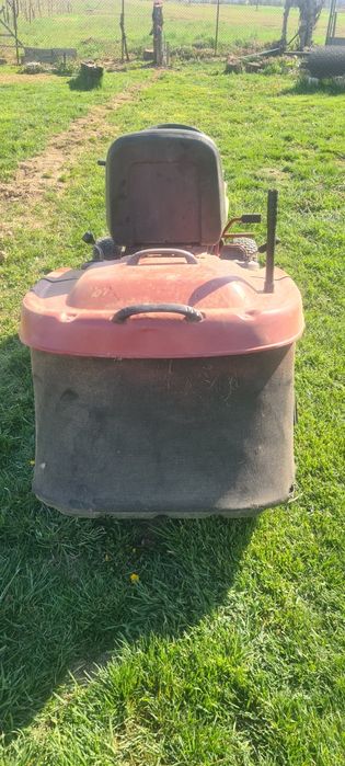 Tractoras tuns iaga/gazonul