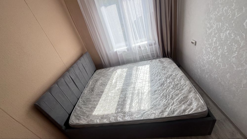 Продам кровать серого цвета 35000
