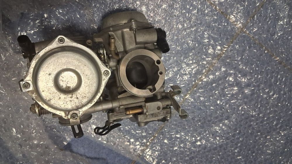 Vând set carburatoare pentru Honda Deauville NT650V 650.