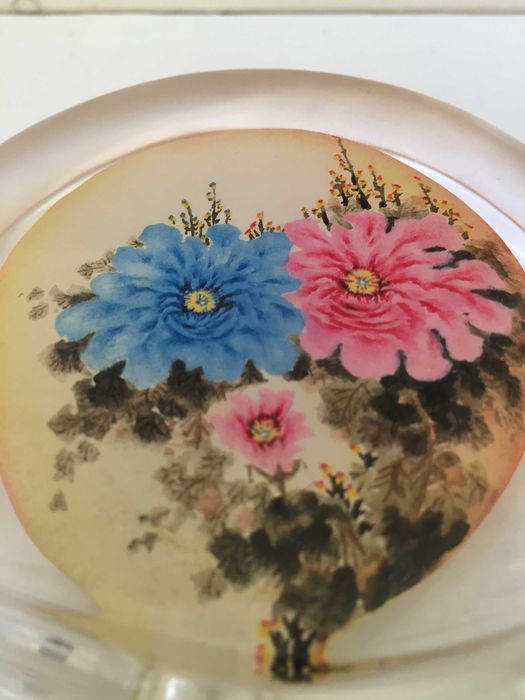 Старо китайско преспапие ръчно рисуван отвътре кристал авторски уникат