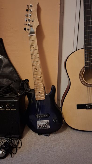 Китари електрическа детска с кубе + акустична.