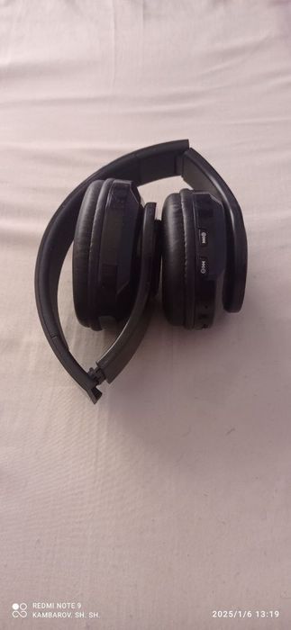 Без проводной навушник